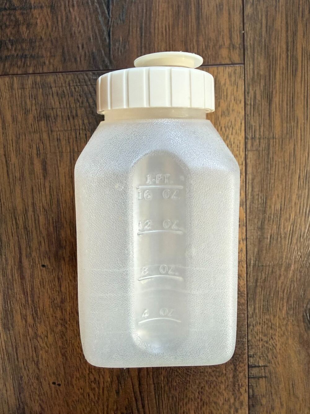Vintage Rubbermaid Servin Saver 16oz Bottle Flip Top Lid